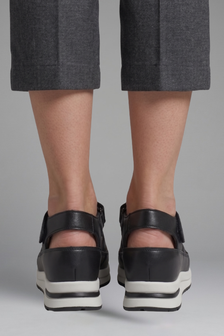 Women's Orthopaedic Closed-Toe Sandals with Textured Sole