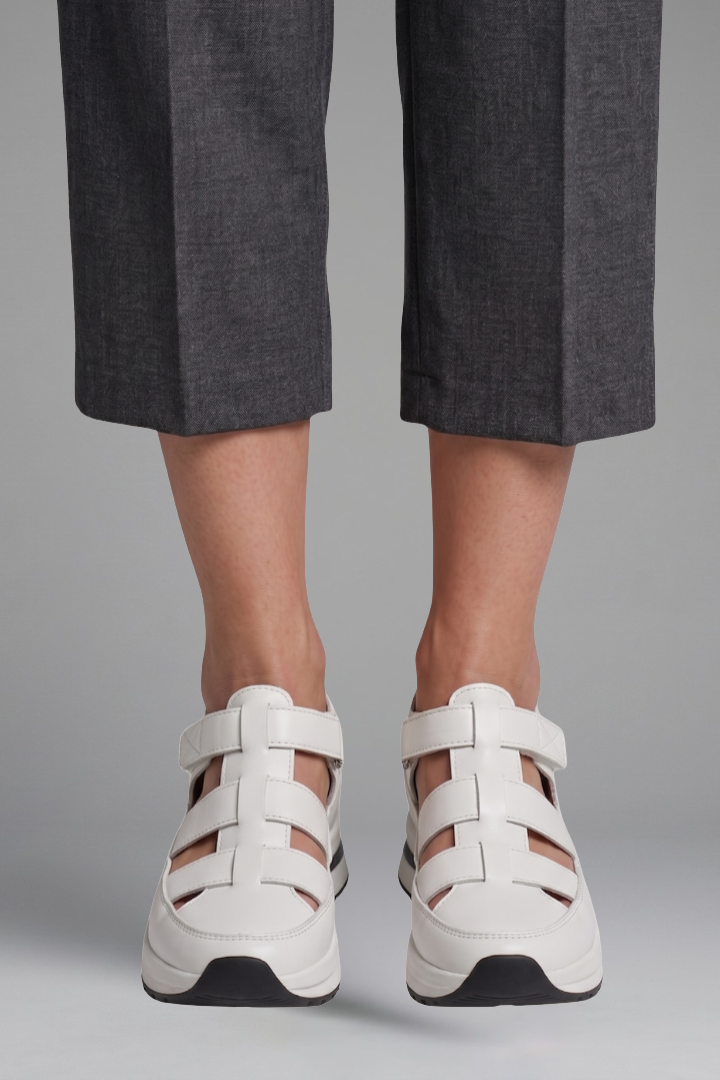 Women's Orthopaedic Closed-Toe Sandals with Textured Sole