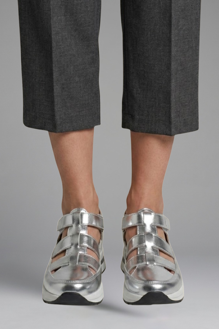 Women's Orthopaedic Closed-Toe Sandals with Textured Sole