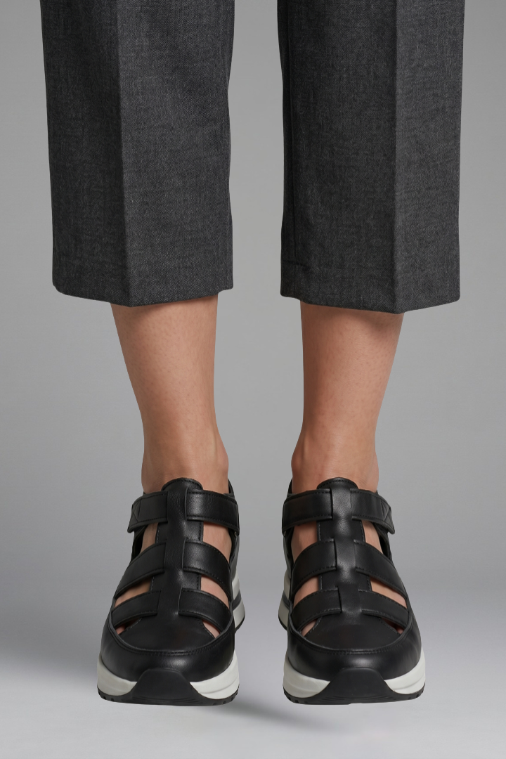 Women's Orthopaedic Closed-Toe Sandals with Textured Sole