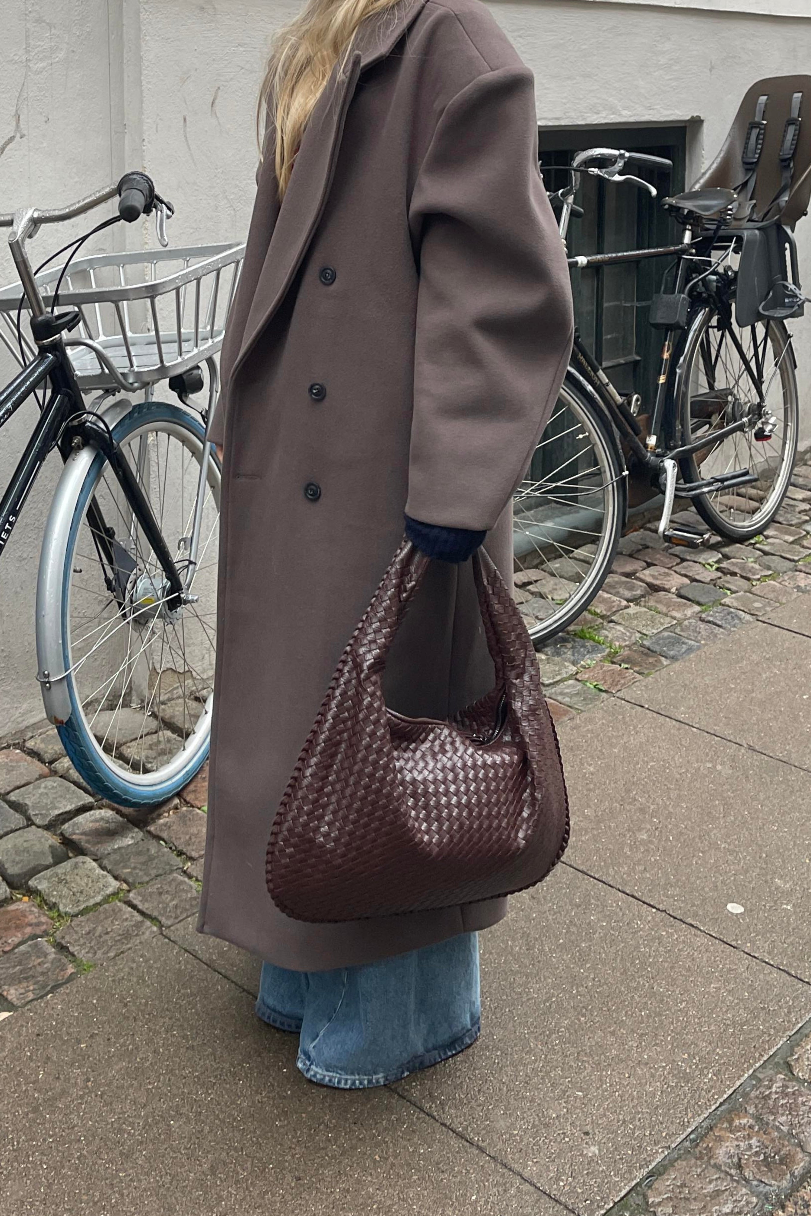 Large Structured Tote Bag with Interior Pockets