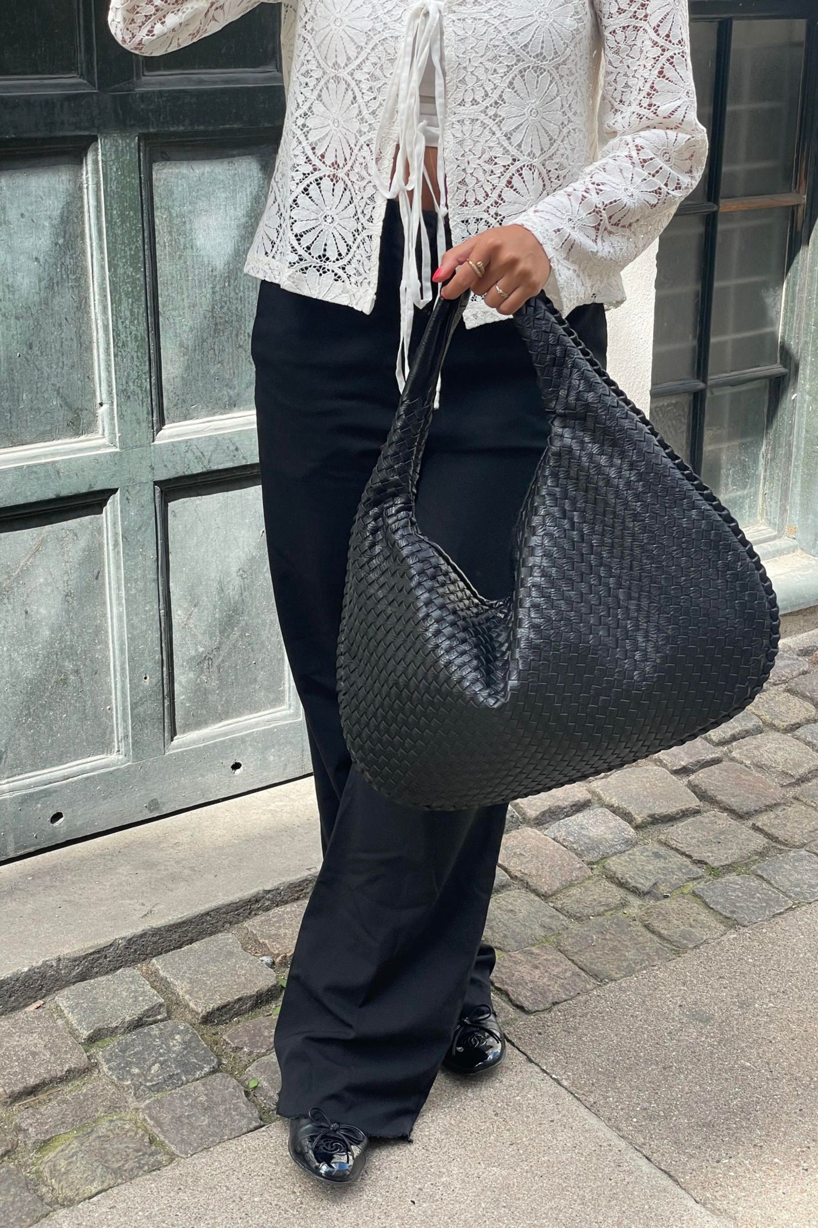 Large Structured Tote Bag with Interior Pockets