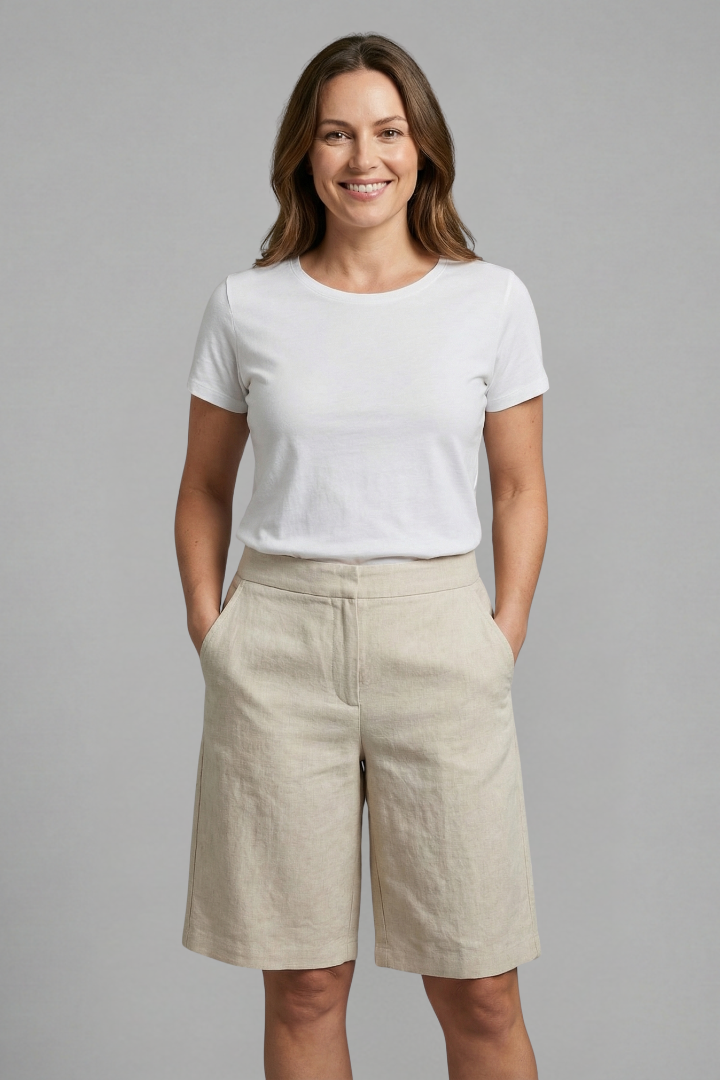 Knee-Length Shorts With Elastic Waist and Side Pockets