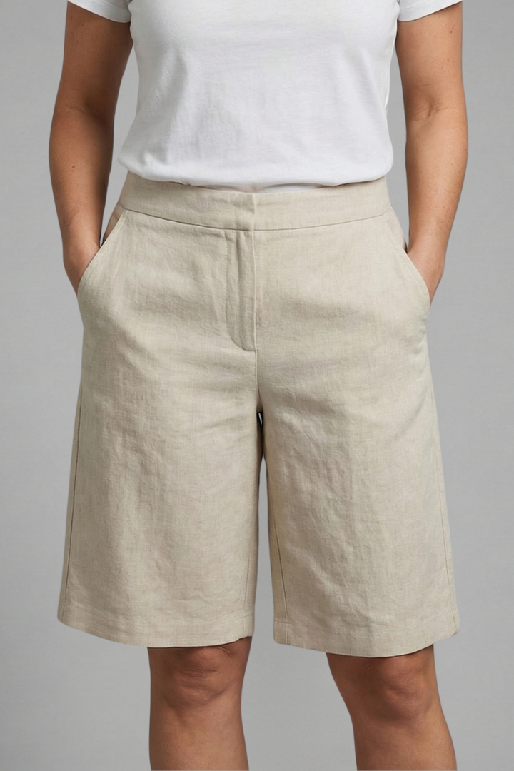 Knee-Length Shorts With Elastic Waist and Side Pockets
