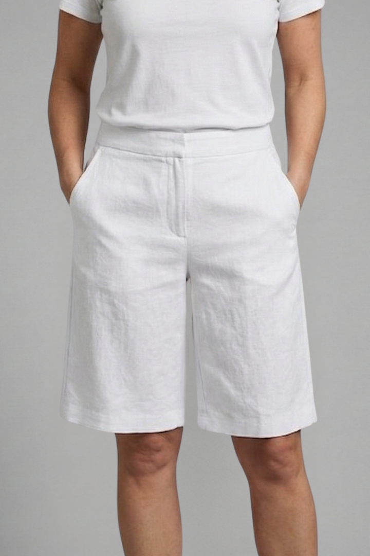 Knee-Length Shorts With Elastic Waist and Side Pockets