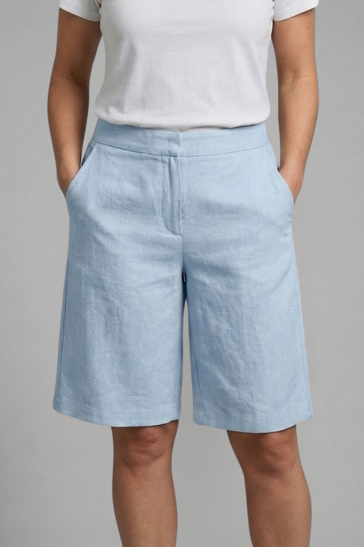 Knee-Length Shorts With Elastic Waist and Side Pockets