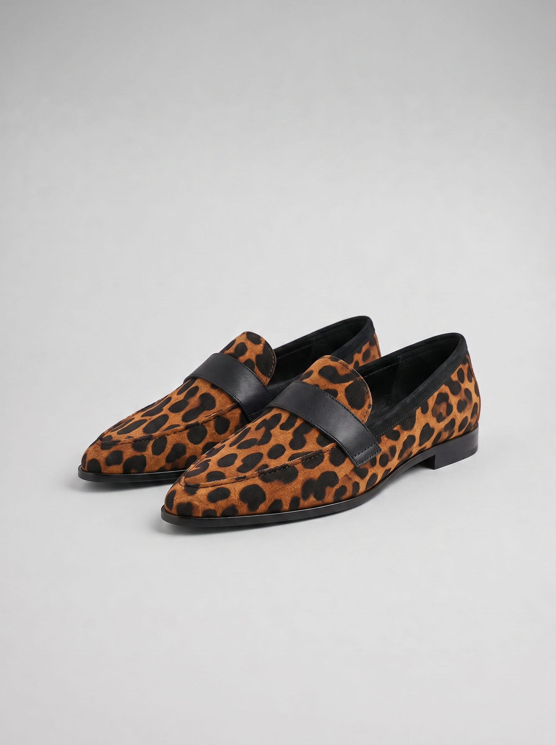 Pointed Comfort Loafers in Suede Style