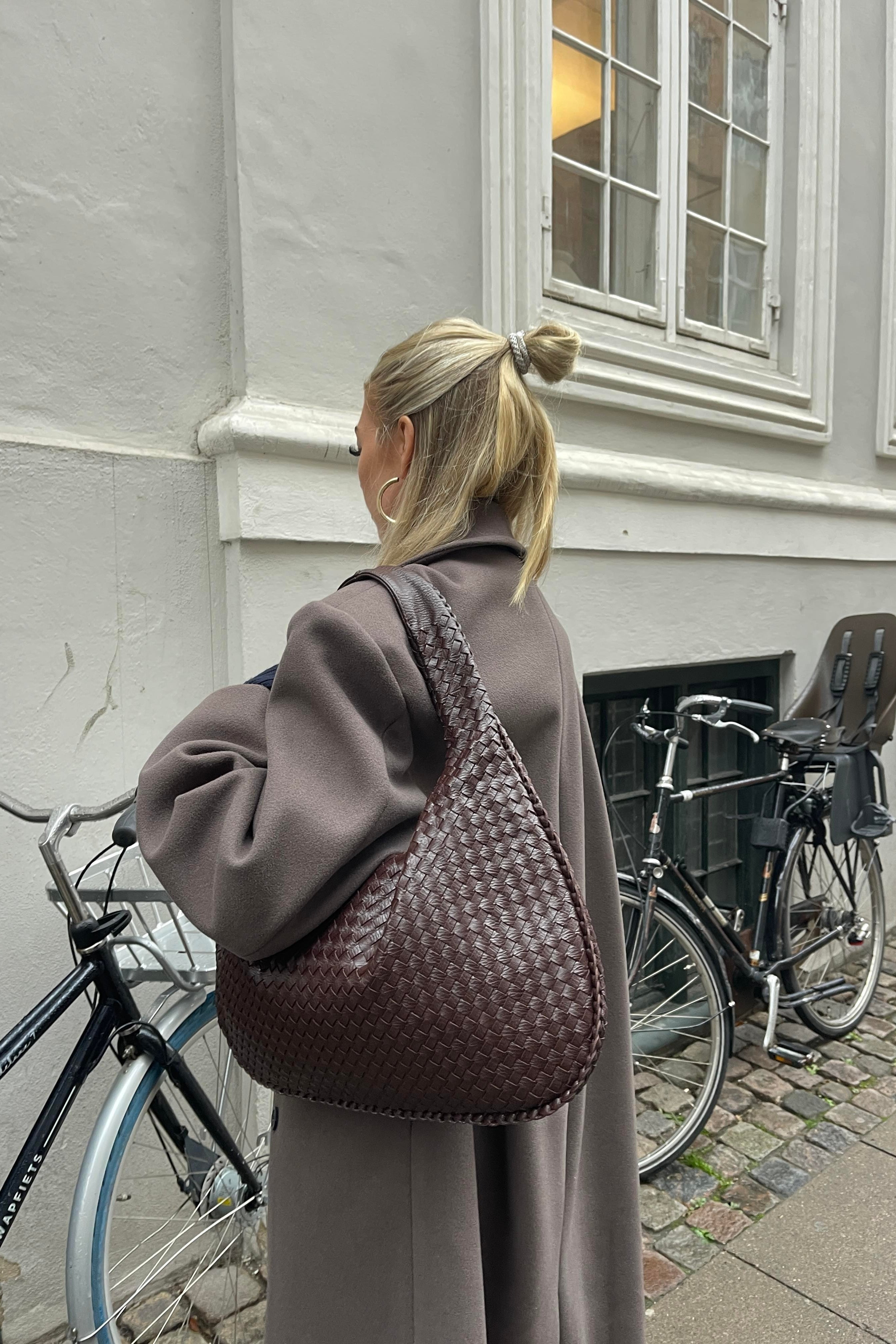 Large Structured Tote Bag with Interior Pockets