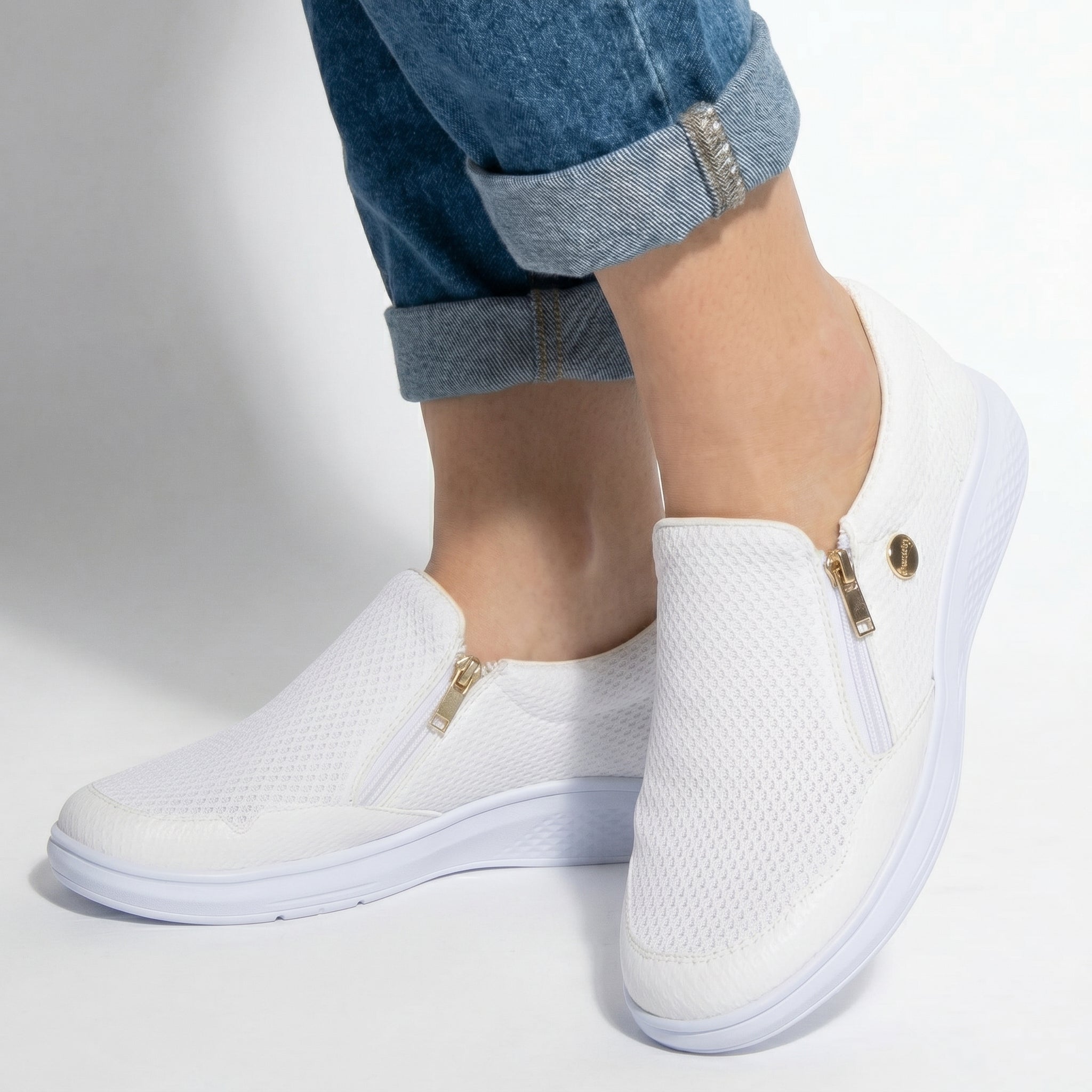 Women's Breathable Zip-Up Textured Trainers